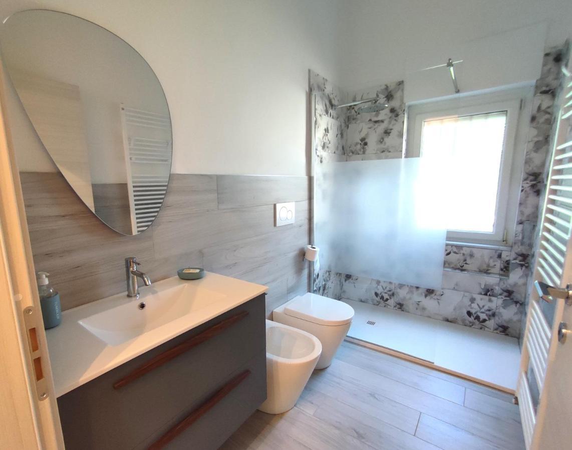 Vista Lago Lecco - Neiade Guest House Pescate Bagian luar foto