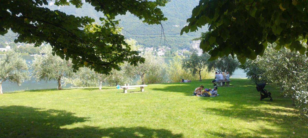 Vista Lago Lecco - Neiade Guest House Pescate Bagian luar foto