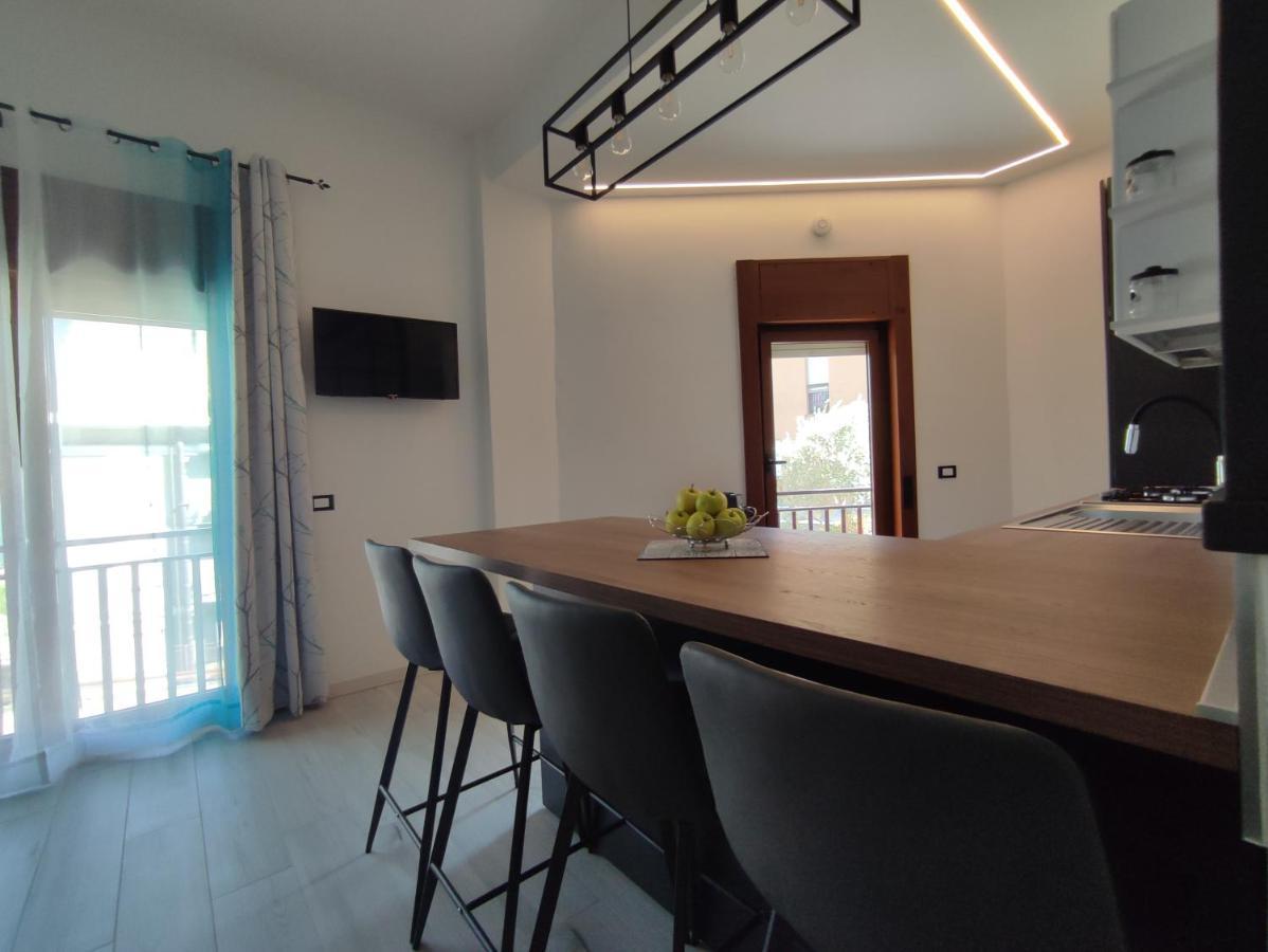Vista Lago Lecco - Neiade Guest House Pescate Bagian luar foto
