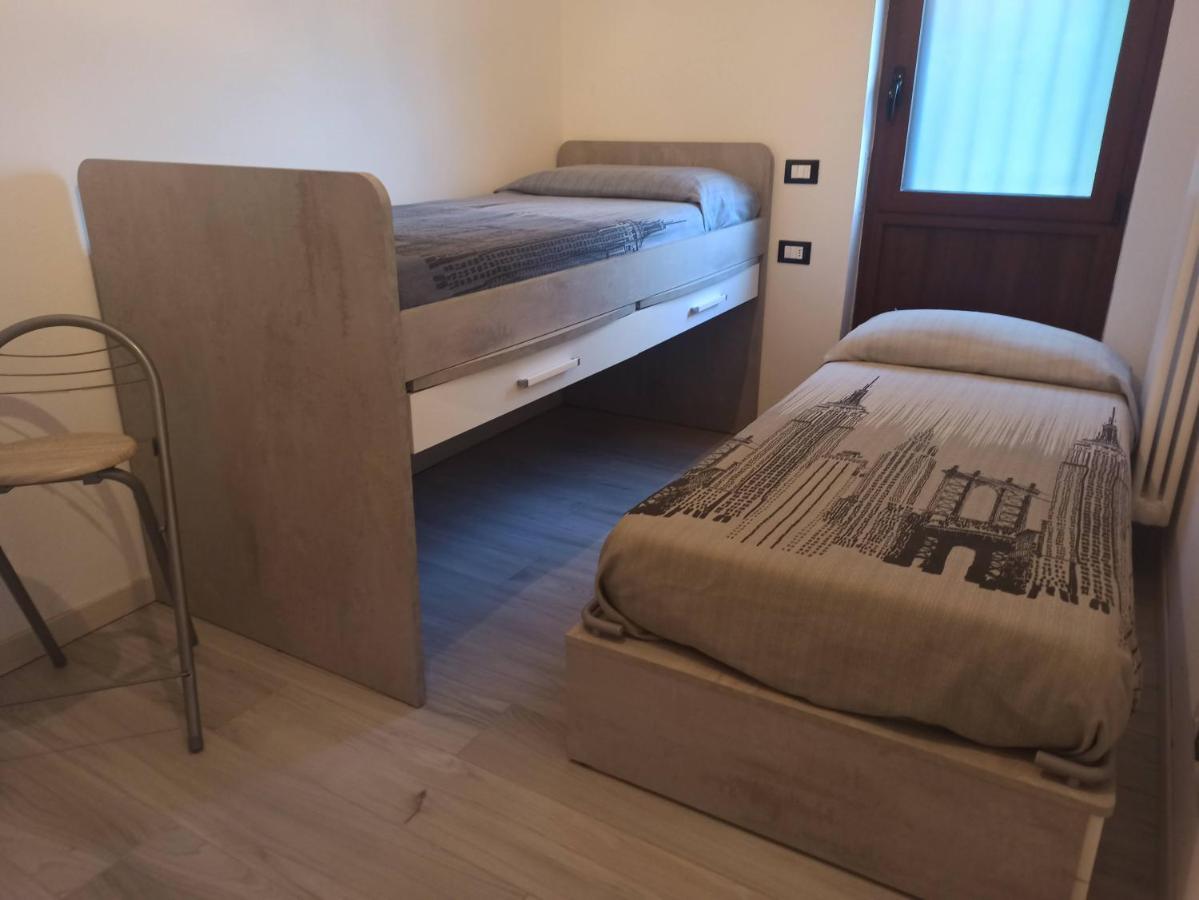 Vista Lago Lecco - Neiade Guest House Pescate Bagian luar foto